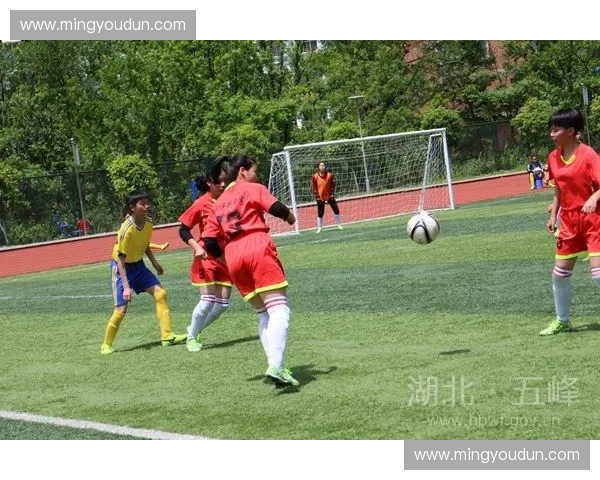 广东省大学生足球联赛全面开启 学生足球激情碰撞赛场展现青春风采